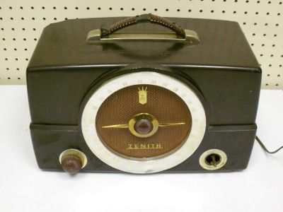 Vintage Zenith Long Distant Am FM Tube Radio Model H725 Bakelite Case
