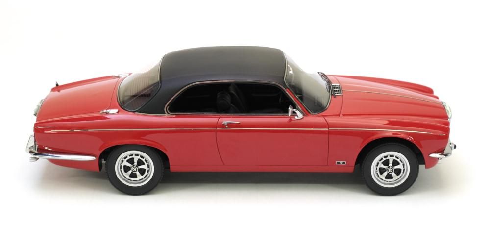 Daimler Double Six Coupé Red/Black (Neo Scale 118 / 18087)